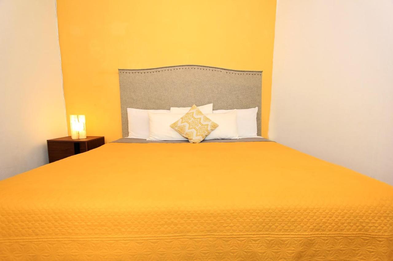 Universidad Hotel *