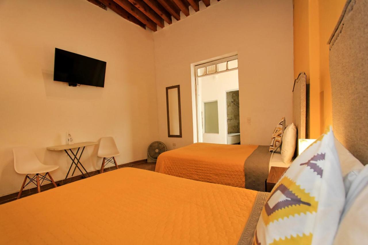 Universidad Hotel *